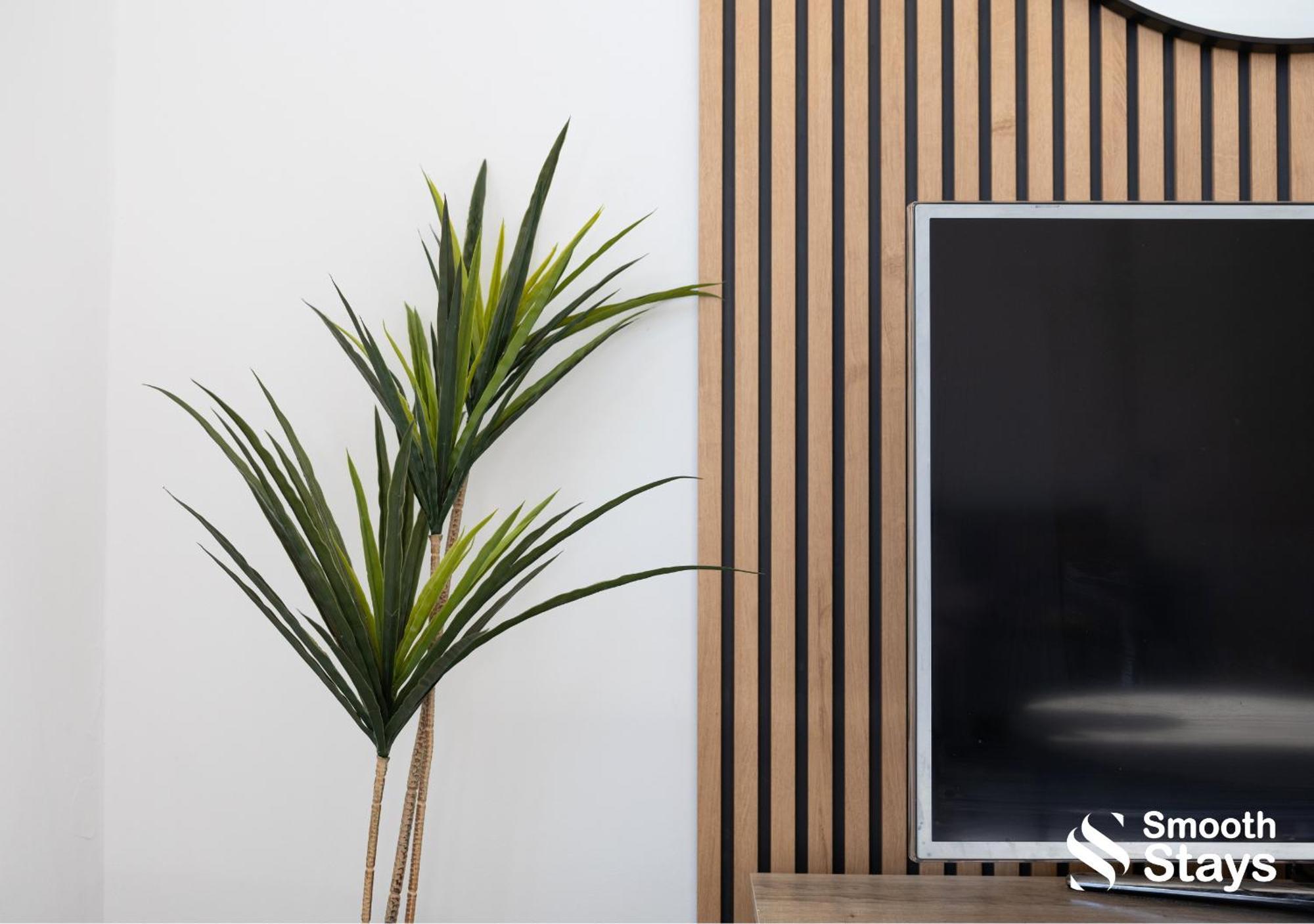 Smooth Stays: Preston Serviced Apartment with Parking Near Station Exterior photo